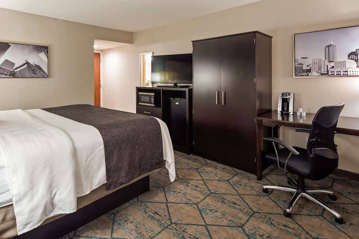 Room 6 of 28