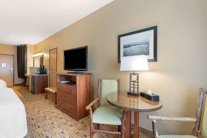 Room 6 of 37