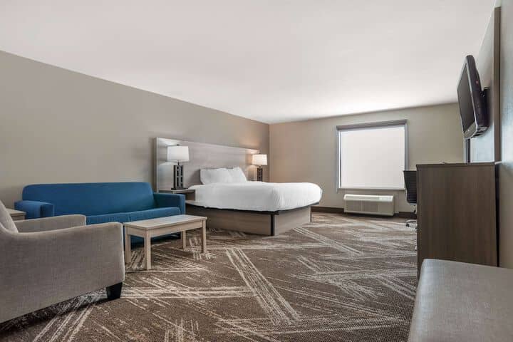 Room 8 of 32
