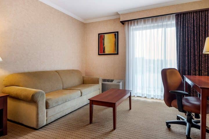 Room 23 of 48