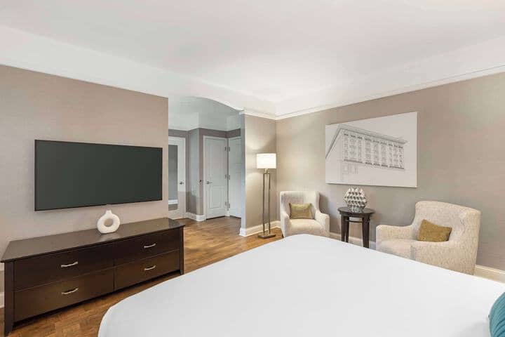 Room 34 of 70