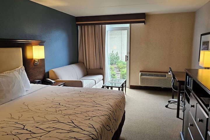 Room 16 of 60