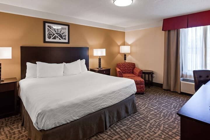 Room 4 of 25