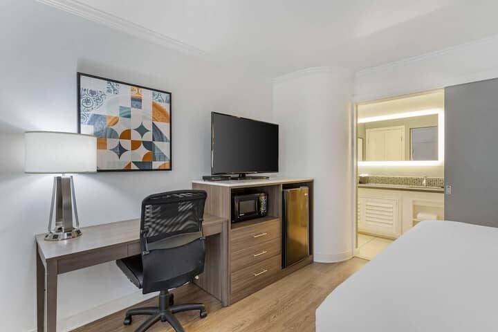 Room 11 of 36