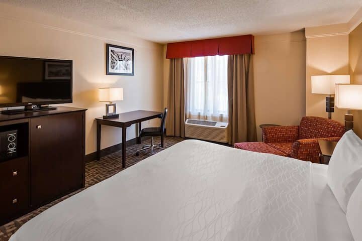 Room 11 of 25