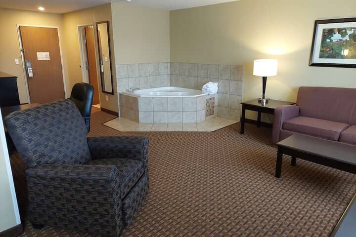 Room 28 of 76