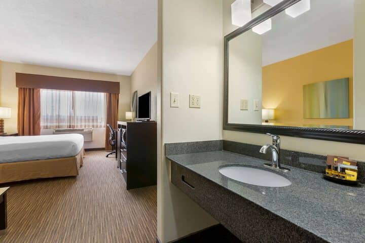 Room 27 of 41