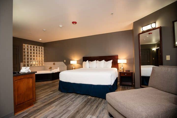 Room 4 of 94