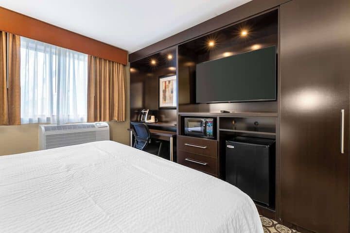 Room 28 of 59