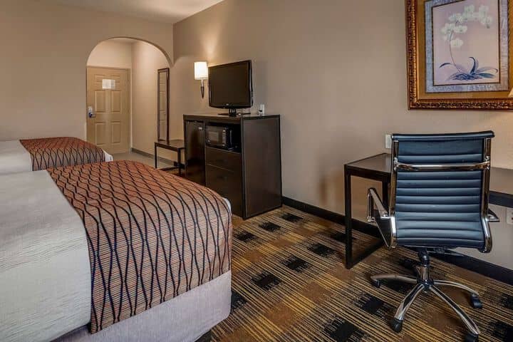 Room 15 of 28