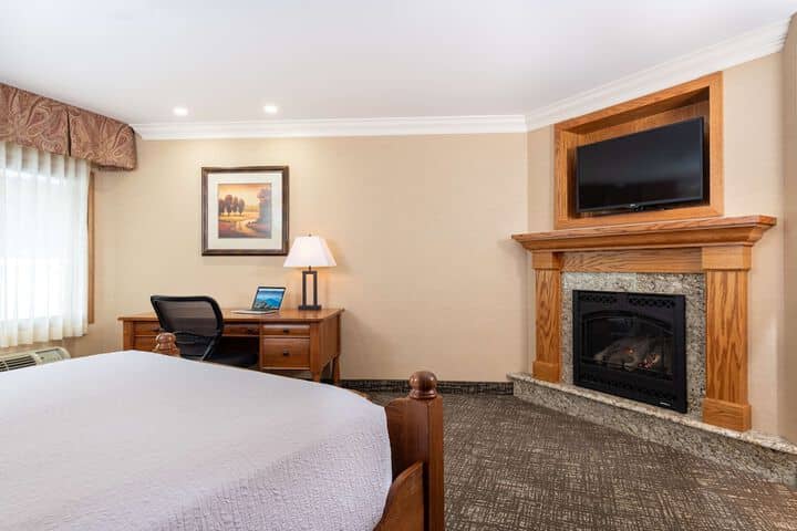 Room 4 of 65