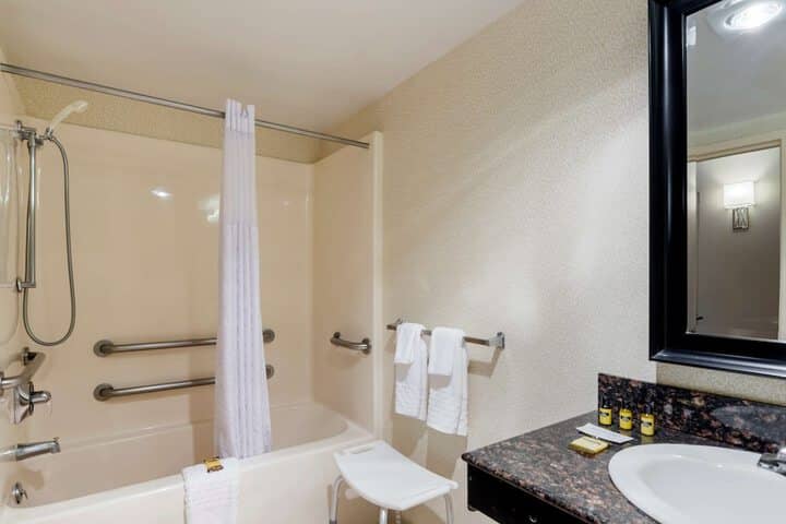 Room 18 of 28