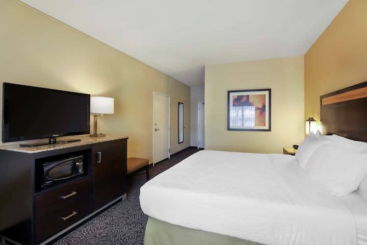 Room 12 of 34