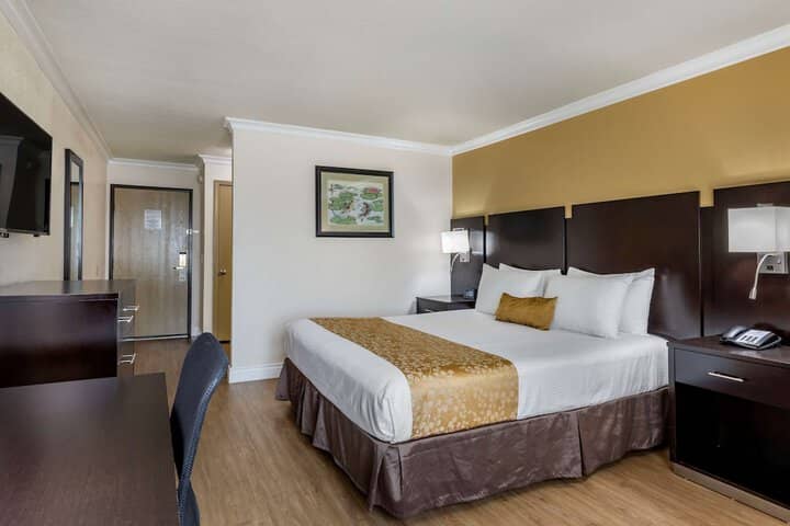 Room 8 of 32