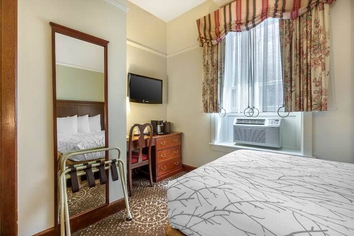 Room 11 of 49