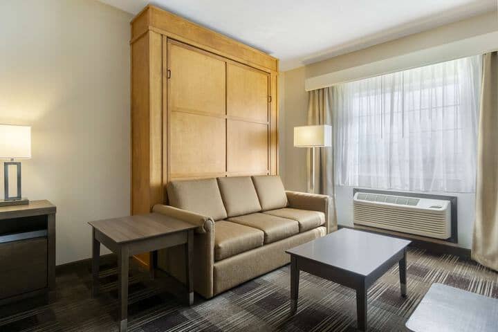 Room 12 of 64