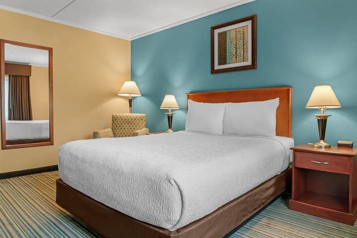 Room 17 of 35