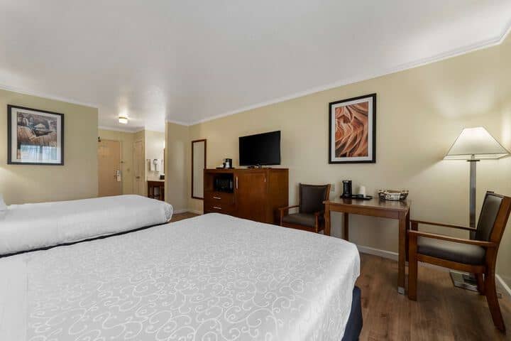 Room 10 of 38