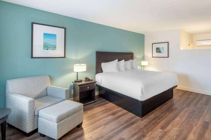 Room 5 of 38