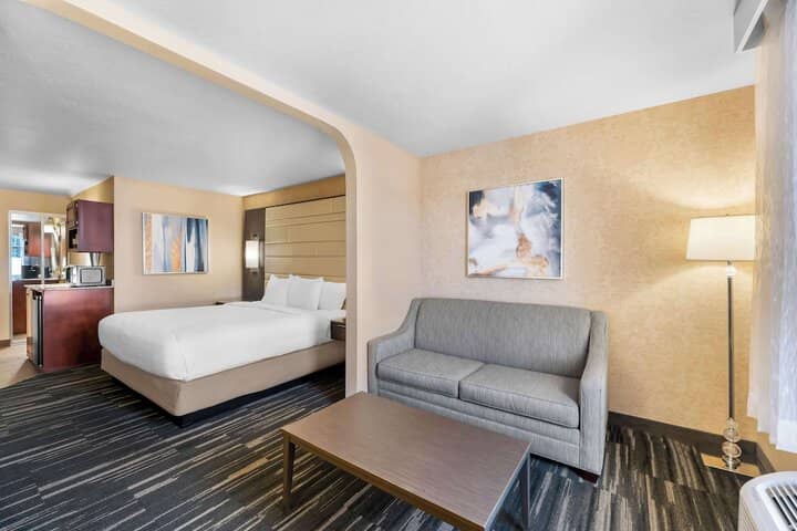 Room 8 of 63