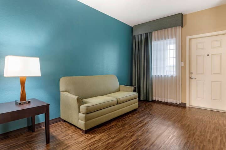 Room 6 of 27