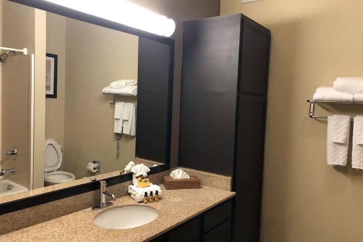 Room 17 of 28