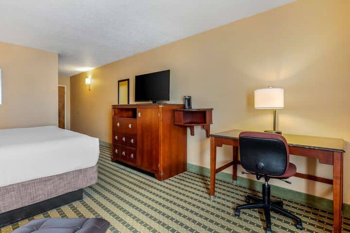 Room 11 of 28