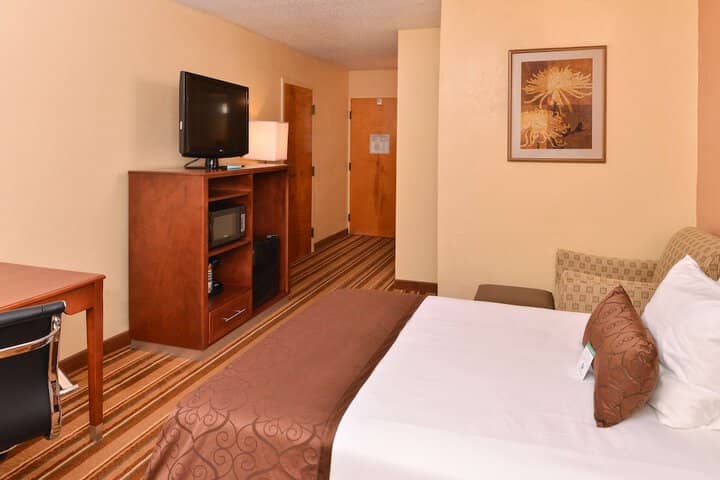 Room 14 of 32