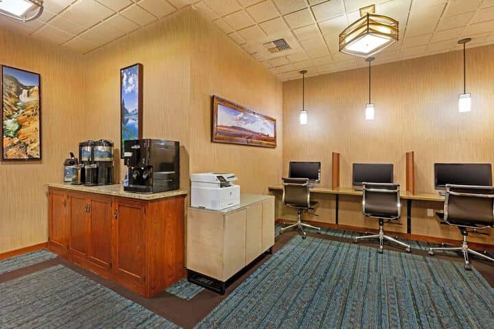 Business Center 56 of 59