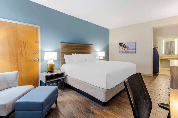 Room 9 of 30