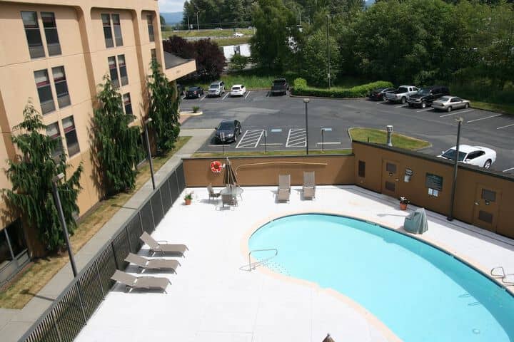 Pool 18 of 33