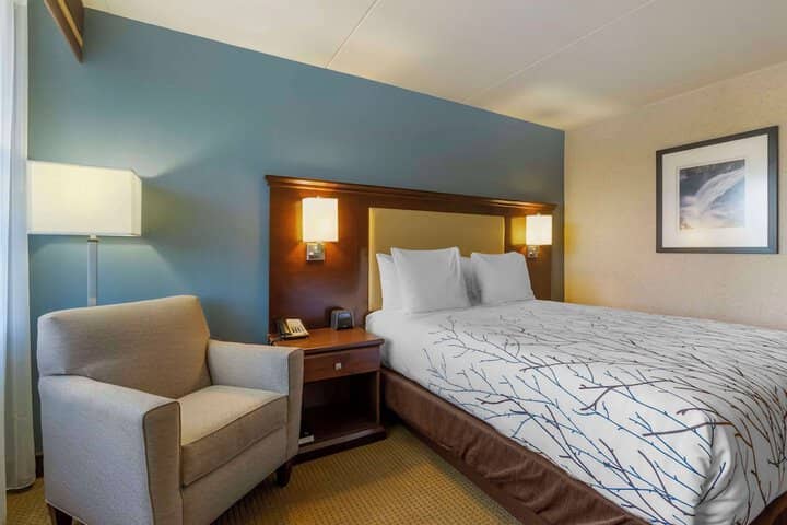Room 33 of 60