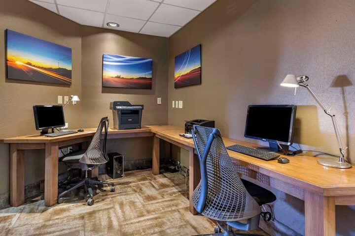 Business Center 34 of 37