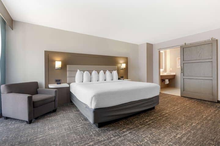 Room 54 of 117