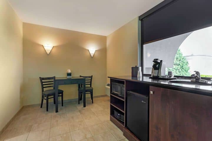 Room 3 of 60