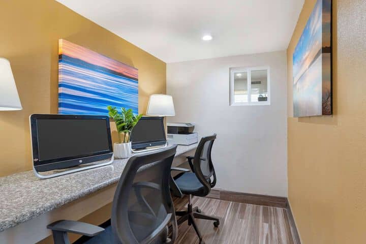 Business Center 41 of 47