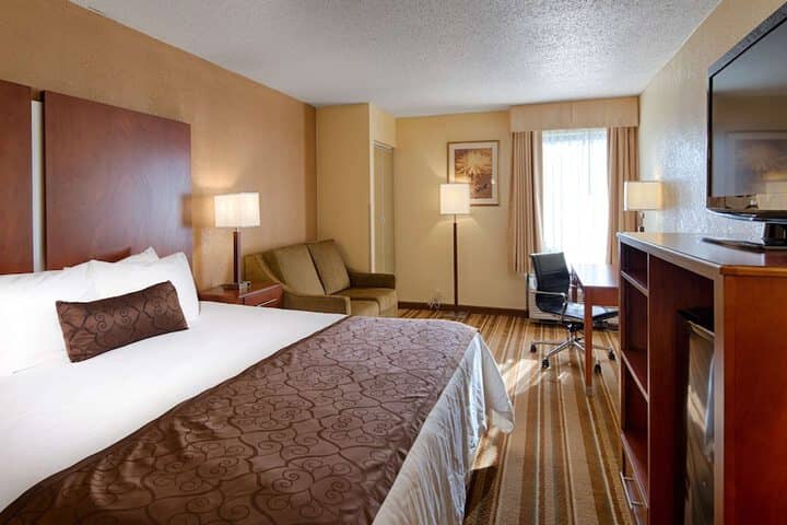 Room 10 of 32