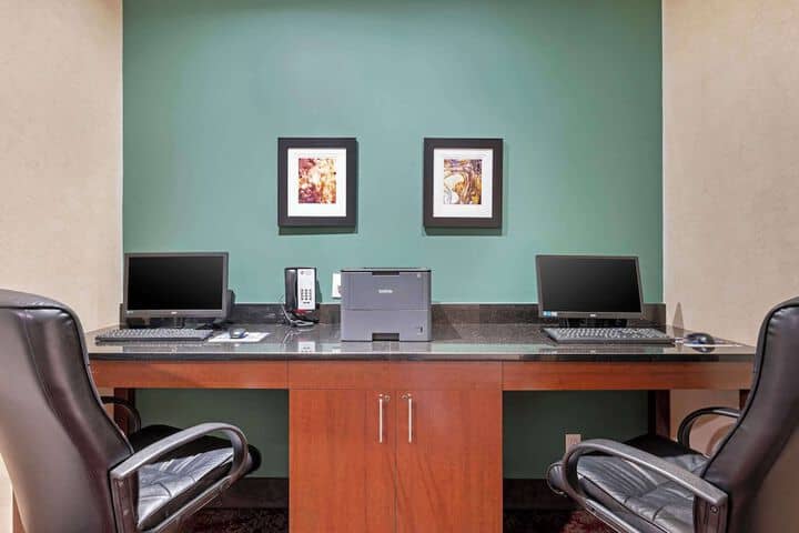 Business Center 45 of 46