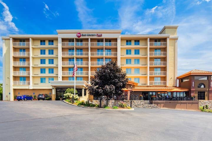 Hotel Exterior 41 of 41