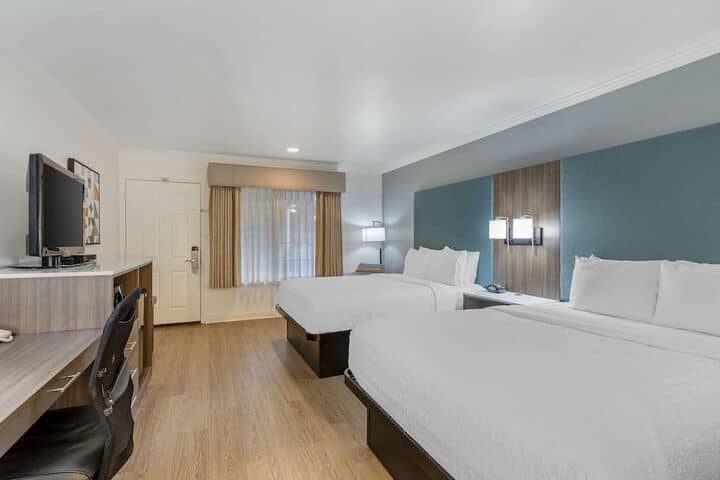 Room 6 of 36