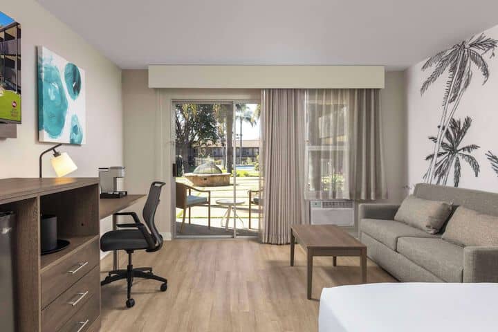 Room 4 of 37