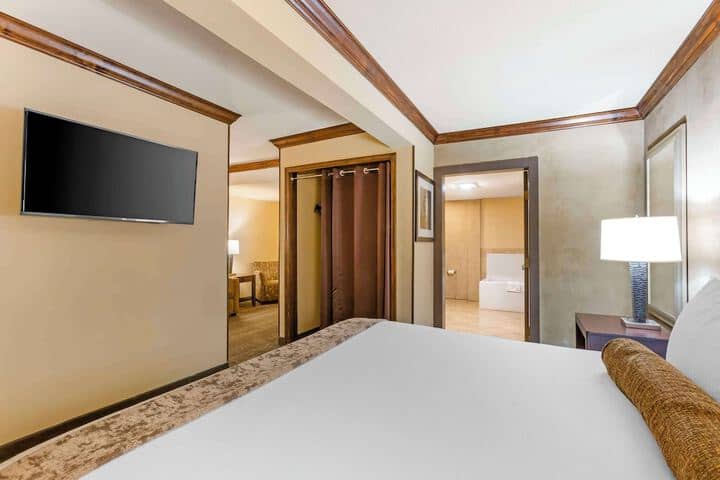 Room 15 of 42