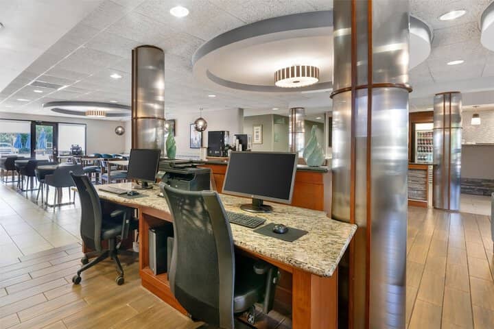 Business Center 28 of 30