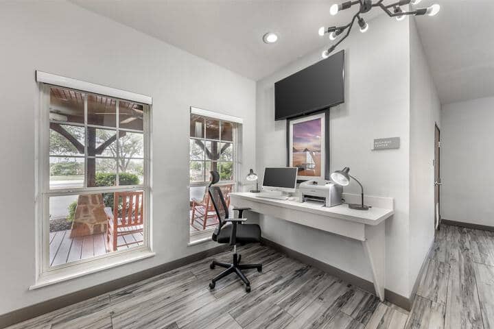 Business Center 28 of 30