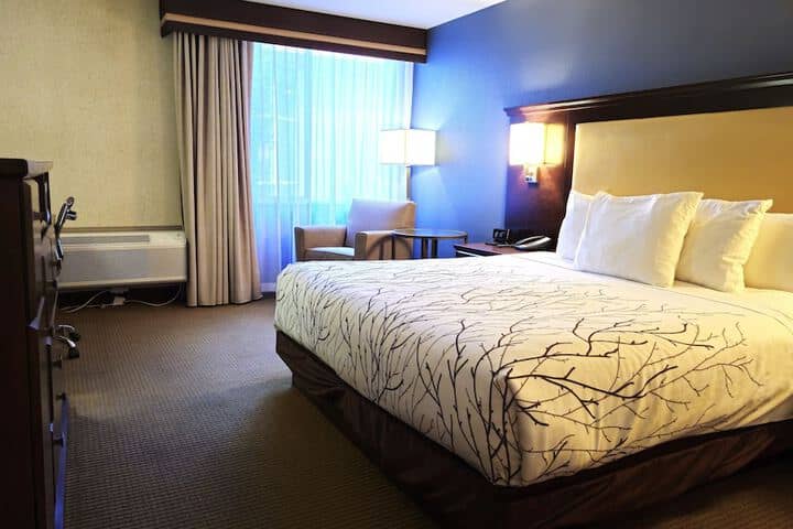 Room 32 of 60