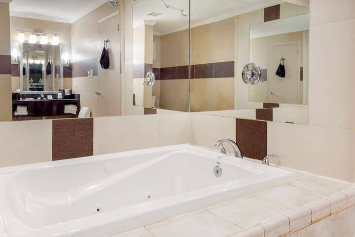Room 15 of 27