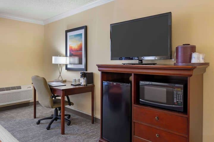 Room 14 of 35