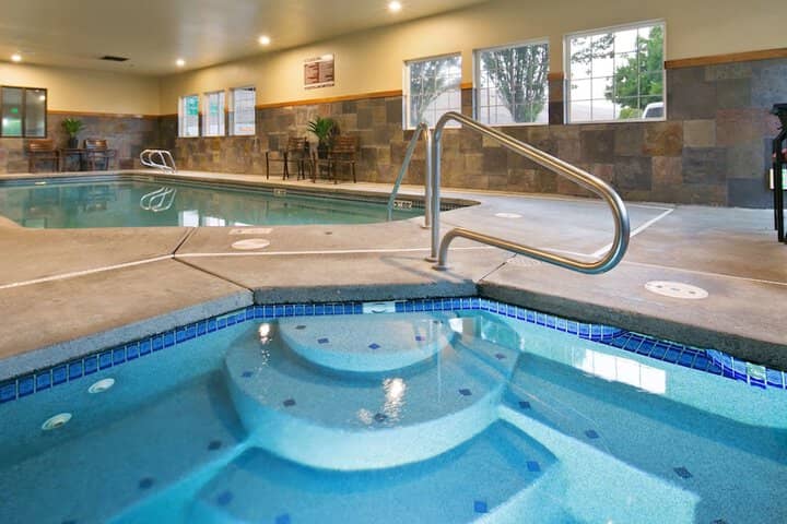 Indoor spa tub