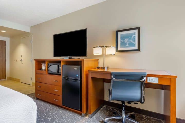 Room 10 of 33