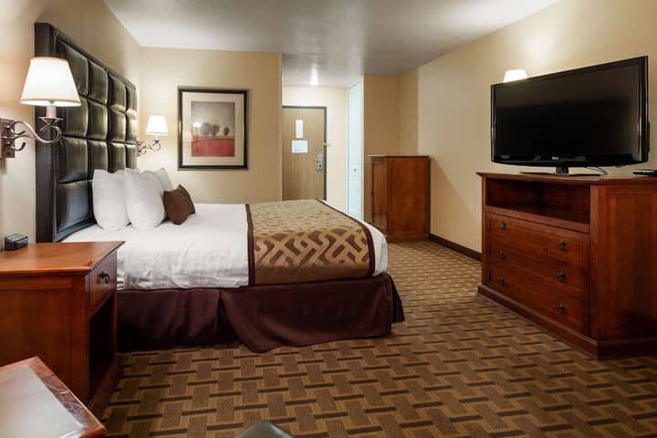 Room 6 of 13